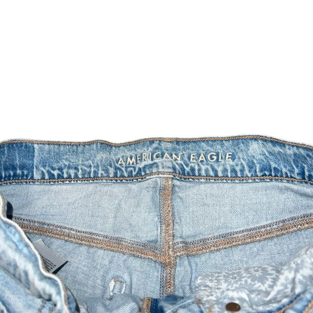 AMERICAN EAGLE Super High-Rise Baggy Wide Leg Light Wash Jean Shorts Size 6